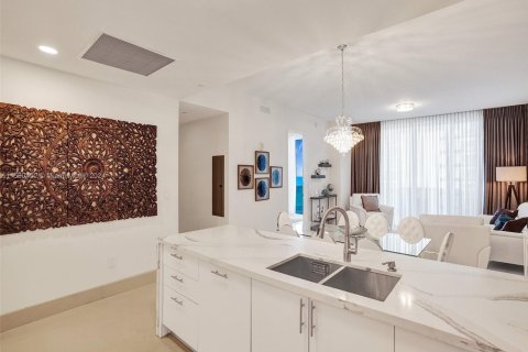 Condominio en venta en Sunny Isles Beach, Florida, 3 dormitorios, 183.85 m2 № 1180086 - foto 9