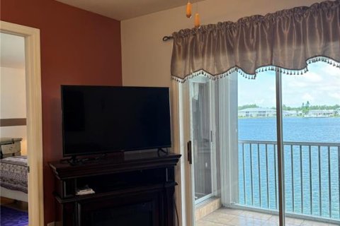 Condo in Punta Gorda, Florida, 3 bedrooms  № 1335974 - photo 12