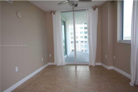 Immobilier commercial à vendre à Hallandale Beach, Floride № 726040 - photo 6