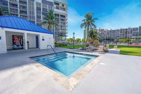 Copropriété à vendre à Hallandale Beach, Floride: 2 chambres, 135.17 m2 № 630883 - photo 5