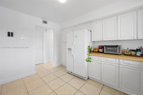 Copropriété à vendre à Hallandale Beach, Floride: 2 chambres, 135.17 m2 № 630883 - photo 21