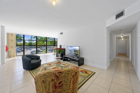 Copropriété à vendre à Hallandale Beach, Floride: 2 chambres, 135.17 m2 № 630883 - photo 3