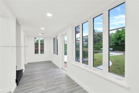 House in Coral Gables, Florida 4 bedrooms, 160.54 sq.m. № 1209774 - photo 18