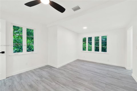 House in Coral Gables, Florida 4 bedrooms, 160.54 sq.m. № 1209774 - photo 27