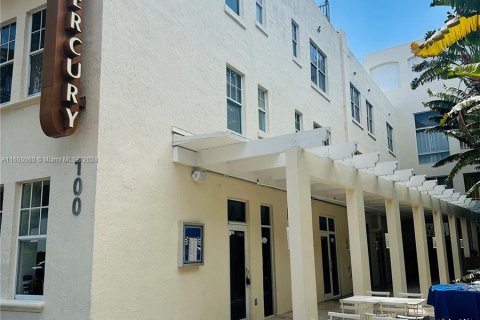 Condo in Miami Beach, Florida, 1 bedroom  № 1209771 - photo 1