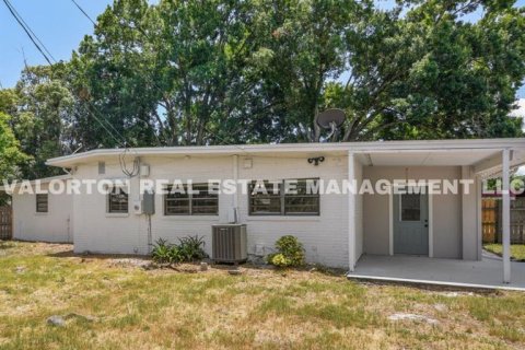 Villa ou maison à louer à Cocoa, Floride: 3 chambres, 136.85 m2 № 884927 - photo 1