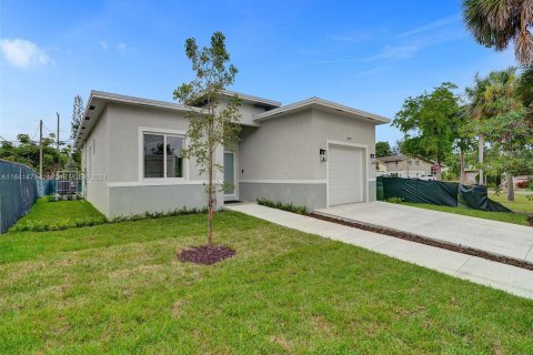 House in Fort Lauderdale, Florida 3 bedrooms, 187.29 sq.m. № 1319067 - photo 3