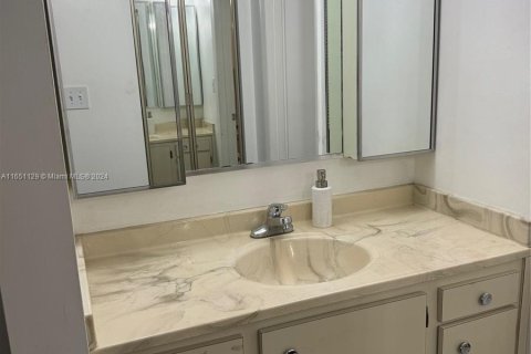 Copropriété à vendre à Pembroke Pines, Floride: 1 chambre, 79.15 m2 № 1333680 - photo 16