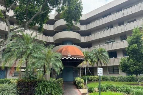 Condominio en venta en Pembroke Pines, Florida, 1 dormitorio, 79.15 m2 № 1333680 - foto 1