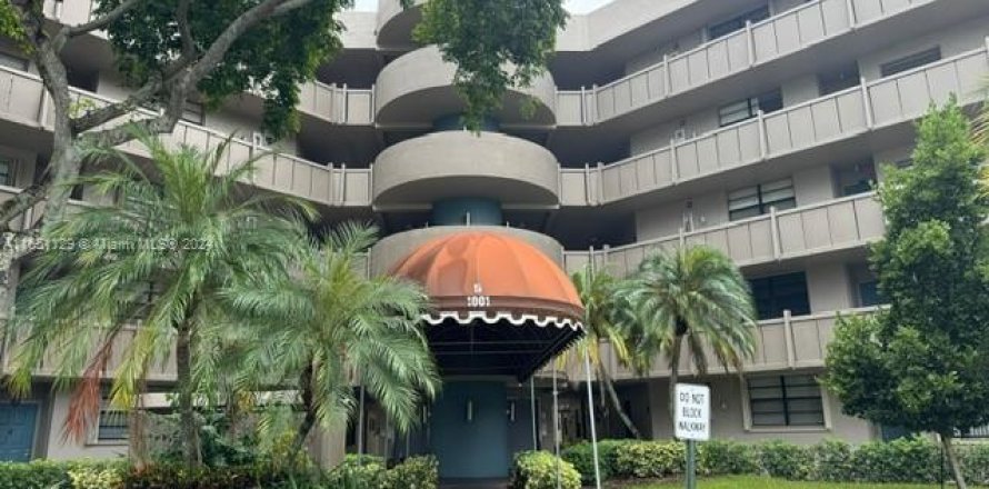 Condominio en Pembroke Pines, Florida, 1 dormitorio  № 1333680