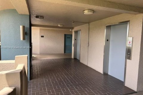 Condominio en venta en Pembroke Pines, Florida, 1 dormitorio, 79.15 m2 № 1333680 - foto 22