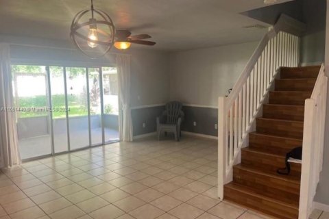 Townhouse in Pembroke Pines, Florida 3 bedrooms, 126.44 sq.m. № 1333681 - photo 8