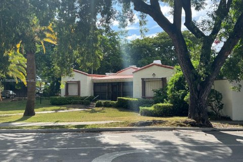 Villa ou maison à vendre à Miami, Floride: 4 chambres, 481.23 m2 № 1329465 - photo 3