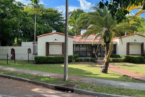 Casa en venta en Miami, Florida, 4 dormitorios, 481.23 m2 № 1329465 - foto 2