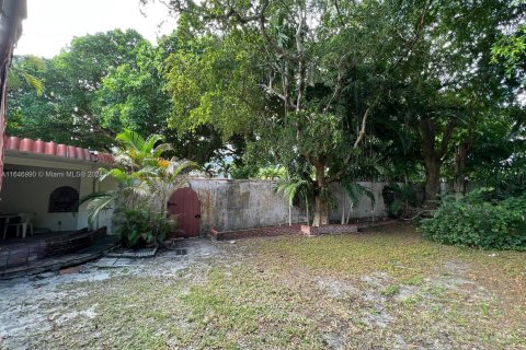 House in Miami, Florida 4 bedrooms, 481.23 sq.m. № 1329465 - photo 18