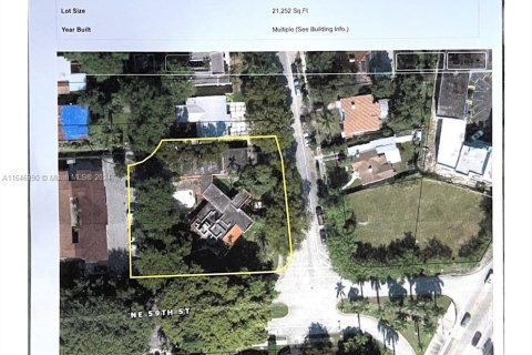 Casa en venta en Miami, Florida, 4 dormitorios, 481.23 m2 № 1329465 - foto 23