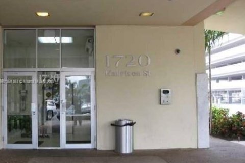 Commercial property in Hollywood, Florida № 1181175 - photo 2