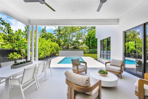 Casa en venta en Miami, Florida, 5 dormitorios, 337.98 m2 № 1325427 - foto 22