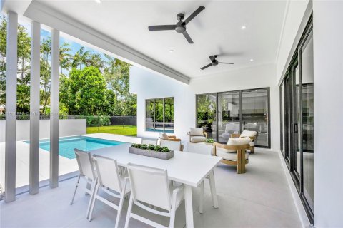 Casa en venta en Miami, Florida, 5 dormitorios, 337.98 m2 № 1325427 - foto 23