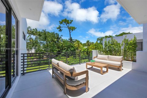 Casa en venta en Miami, Florida, 5 dormitorios, 337.98 m2 № 1325427 - foto 13