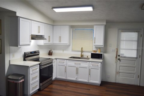 House in New Port Richey, Florida 2 bedrooms, 75.81 sq.m. № 1257593 - photo 8