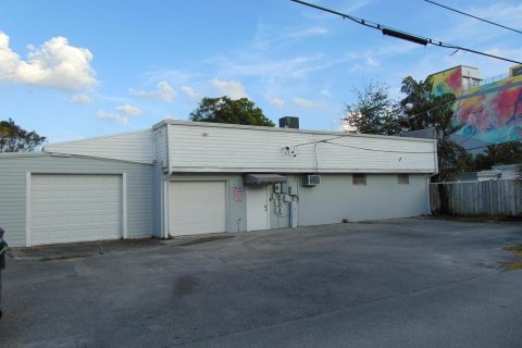 Купить коммерческую недвижимость в Делрей-Бич, Флорида № 1011743 - фото 1