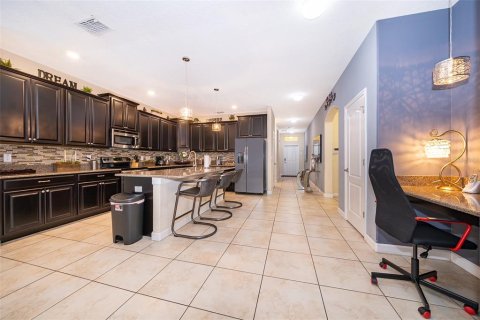 Casa en venta en Kissimmee, Florida, 6 dormitorios, 305.74 m2 № 1297202 - foto 11