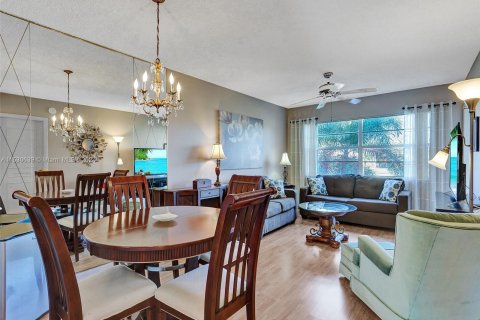 Condominio en venta en Lauderdale Lakes, Florida, 1 dormitorio, 63.55 m2 № 1000236 - foto 2
