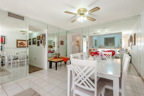 Condo in Miami Beach, Florida, 2 bedrooms  № 1000237 - photo 8