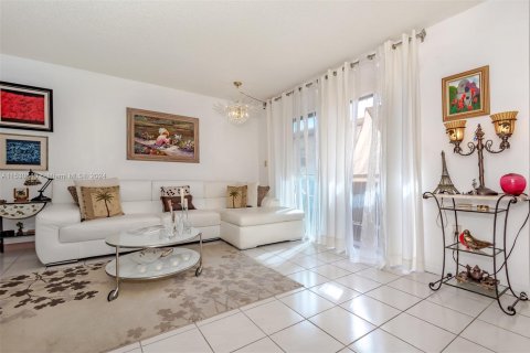 Condo in Miami Beach, Florida, 2 bedrooms  № 1000237 - photo 4