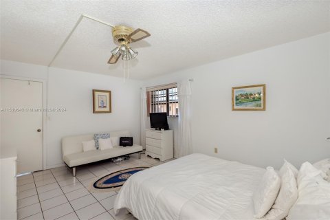 Condo in Miami Beach, Florida, 2 bedrooms  № 1000237 - photo 18