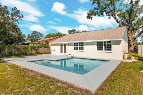 House in Tampa, Florida 4 bedrooms, 131.92 sq.m. № 1416195 - photo 2