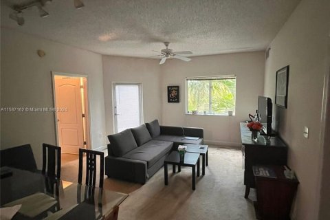 Condo in South Miami, Florida, 2 bedrooms  № 1175710 - photo 2