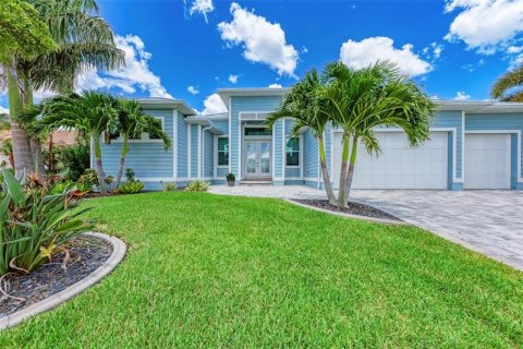 Villa ou maison à vendre à Punta Gorda, Floride: 3 chambres, 232.26 m2 № 220135 - photo 2