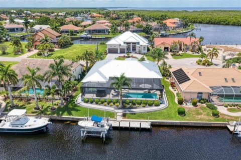 Villa ou maison à vendre à Punta Gorda, Floride: 3 chambres, 232.26 m2 № 220135 - photo 1