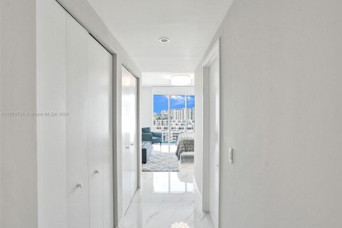 Condo in Sunny Isles Beach, Florida, 3 bedrooms  № 1138939 - photo 19