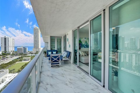 Condo in Sunny Isles Beach, Florida, 3 bedrooms  № 1138939 - photo 28