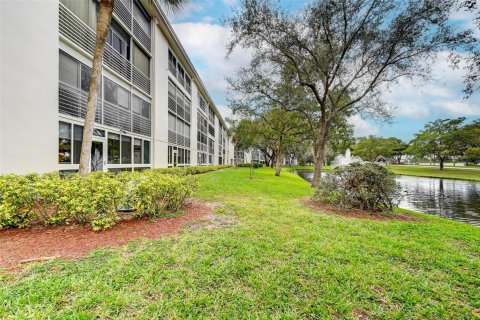 Condo in Coconut Creek, Florida, 2 bedrooms  № 1139171 - photo 2