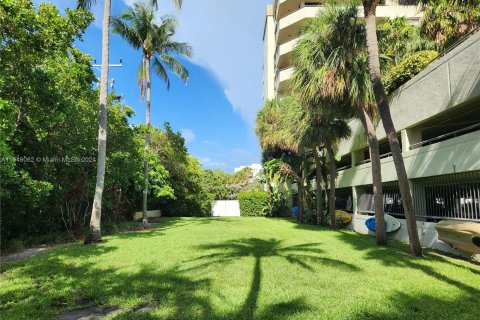 Condo in Key Biscayne, Florida, 2 bedrooms  № 1333225 - photo 16