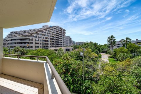 Condo in Key Biscayne, Florida, 2 bedrooms  № 1333225 - photo 8