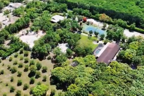 Propiedad comercial en venta en Miami, Florida № 1347679 - foto 1