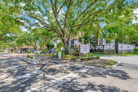 Condo in Lauderhill, Florida, 2 bedrooms  № 1151788 - photo 29