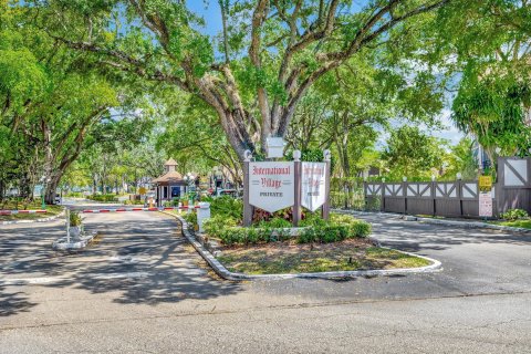 Condo in Lauderhill, Florida, 2 bedrooms  № 1151788 - photo 28