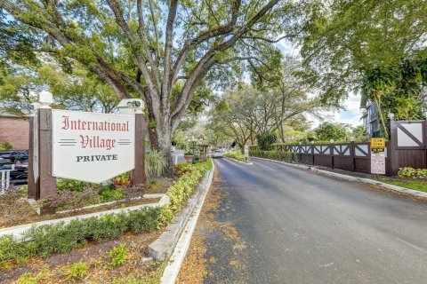 Condo in Lauderhill, Florida, 2 bedrooms  № 1151788 - photo 24