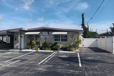 Commercial property in New Port Richey, Florida 73.58 sq.m. № 1334427 - photo 2