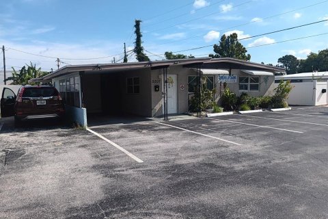 Commercial property in New Port Richey, Florida 73.58 sq.m. № 1334427 - photo 1