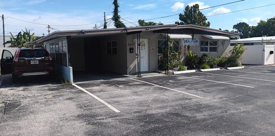 Commercial property in New Port Richey, Florida 73.58 sq.m. № 1334427