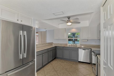 House in Port Charlotte, Florida 3 bedrooms, 215.35 sq.m. № 1409782 - photo 19