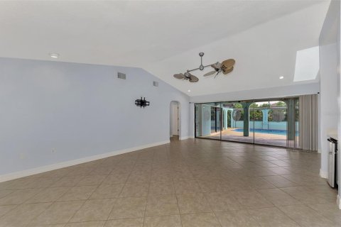 House in Port Charlotte, Florida 3 bedrooms, 215.35 sq.m. № 1409782 - photo 6