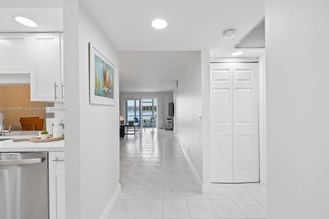 Copropriété à vendre à Pembroke Pines, Floride: 2 chambres, 110.74 m2 № 1206178 - photo 6